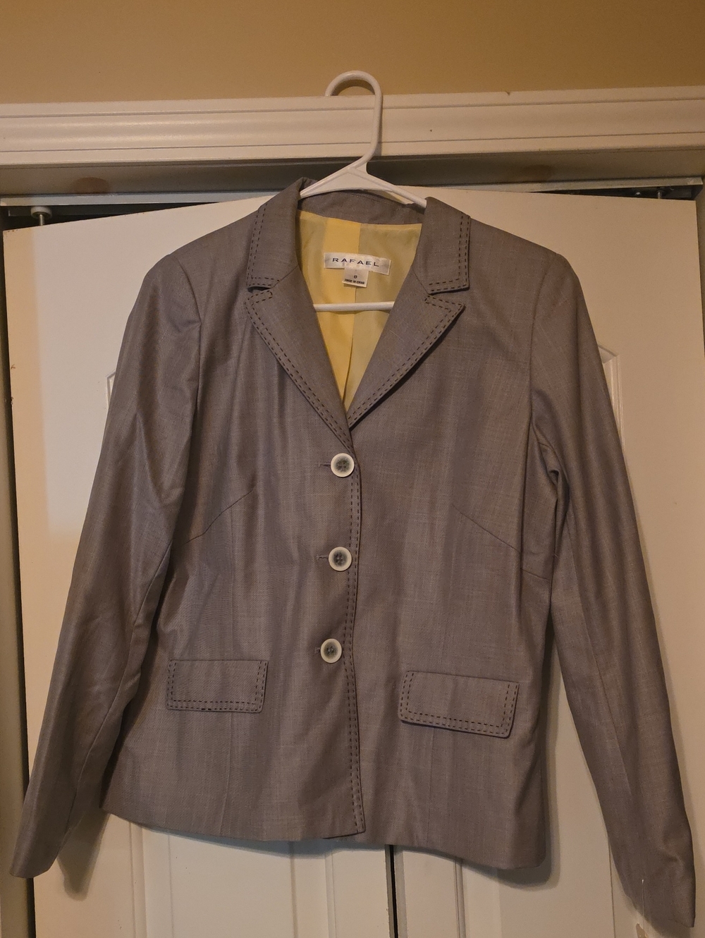 5/$25 Rafael Light Gray Women's Notch-Lapel Blazer with Contrast Lining